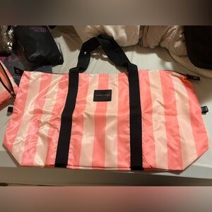 VICTORIA’S SECRET Lightweight Packable Weekender pink and white stripes